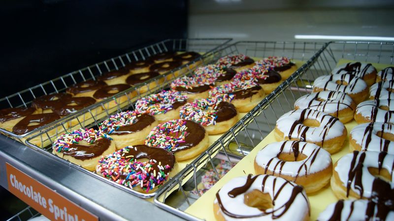 Best Times To Show Up For The Freshest Trays