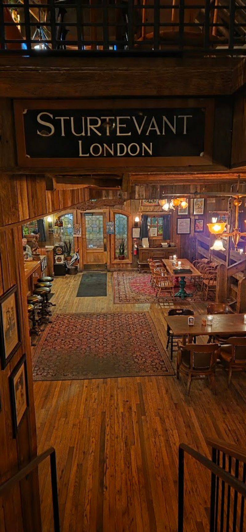 Live Music That Fills the Room Without Overpowering It