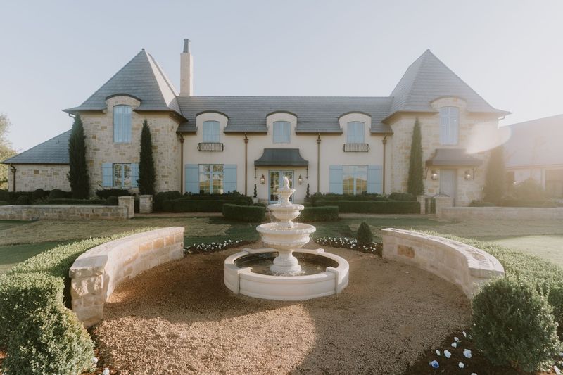 A Main House Built for Beautiful Chaos