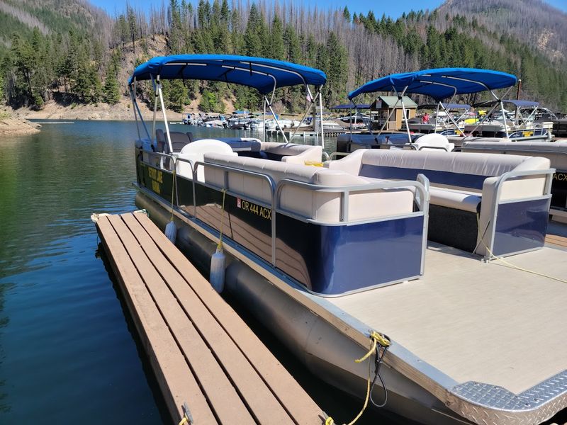 Boating and Water Activities on a 9-Mile Reservoir
