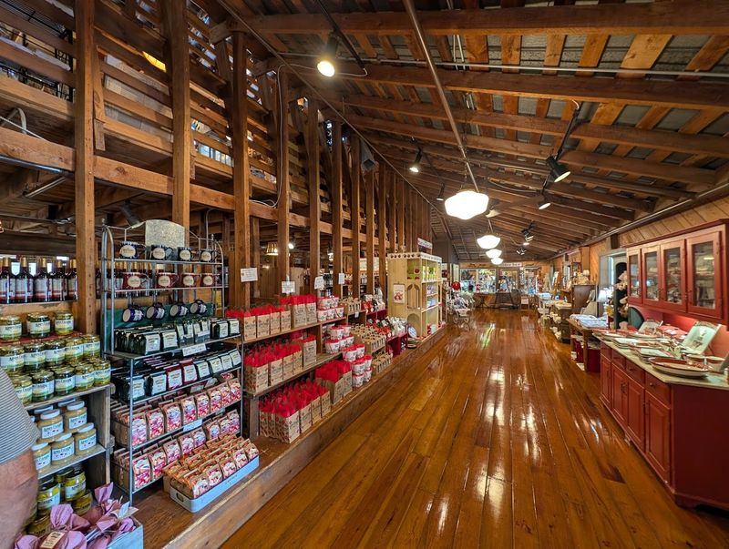 Why This Sevierville Stop Feels So Easy To Revisit