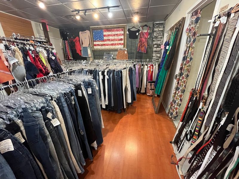 Organization That Makes Thrifting Feel Easy