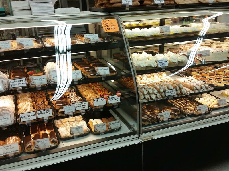 The Amish Bakery: Fresh-Baked Goods That Stop You Mid-Stride