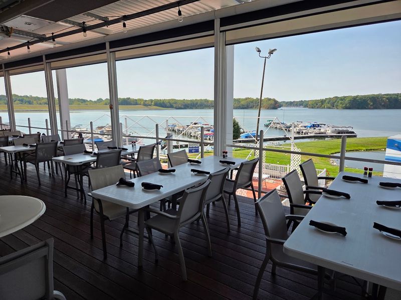 Live Music and a Vibrant Waterfront Atmosphere