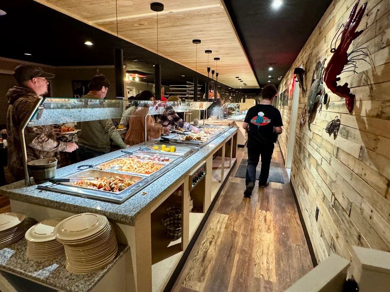 Boiled Seafood Options That Turn Dinner Into A Weekend Plan