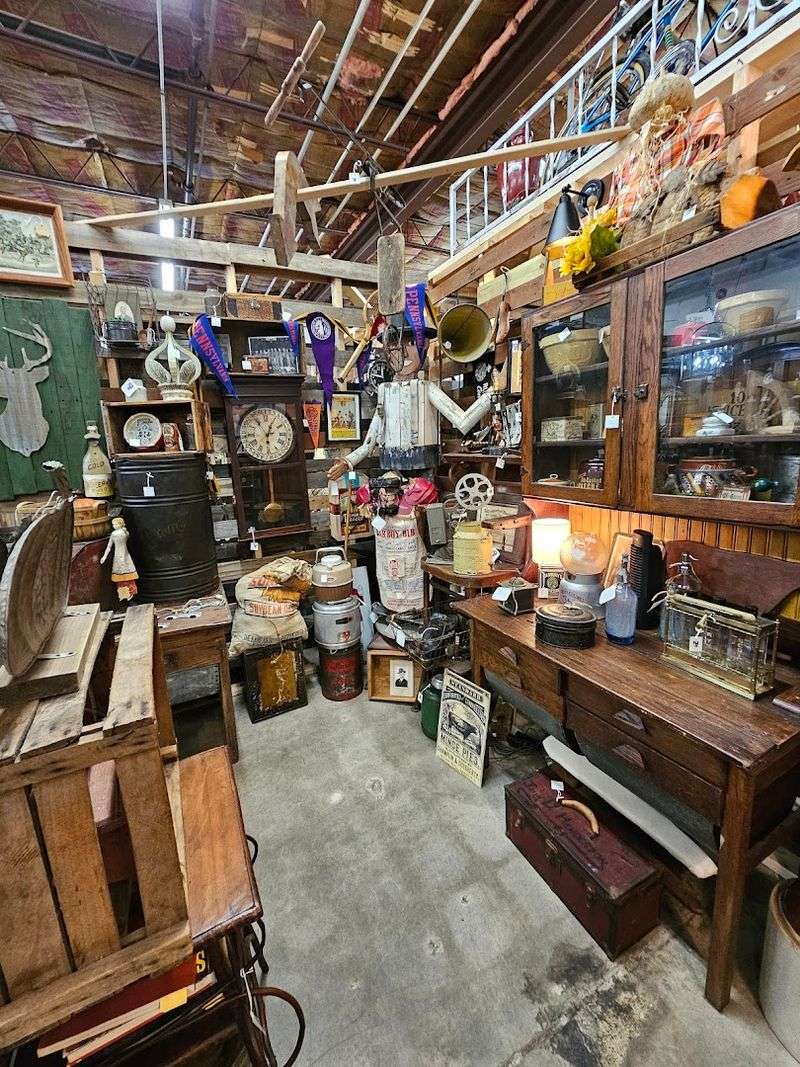 Vintage Jewelry Displays Worth Every Slow Look