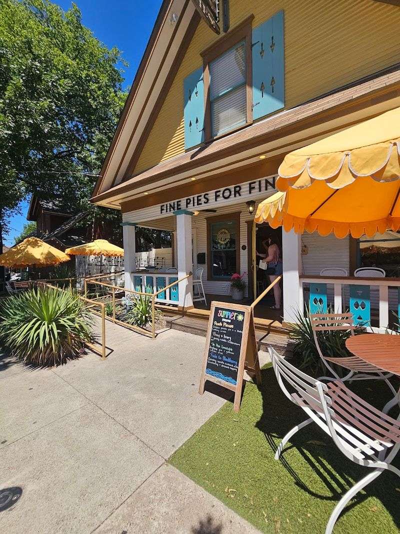 Emporium Pies, Texas