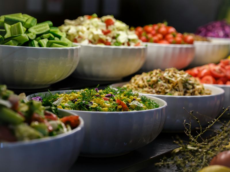 The Salad Bar That Keeps Regulars Coming Back