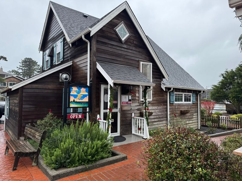 Tails and Trails Cafe, Cannon Beach, Oregon