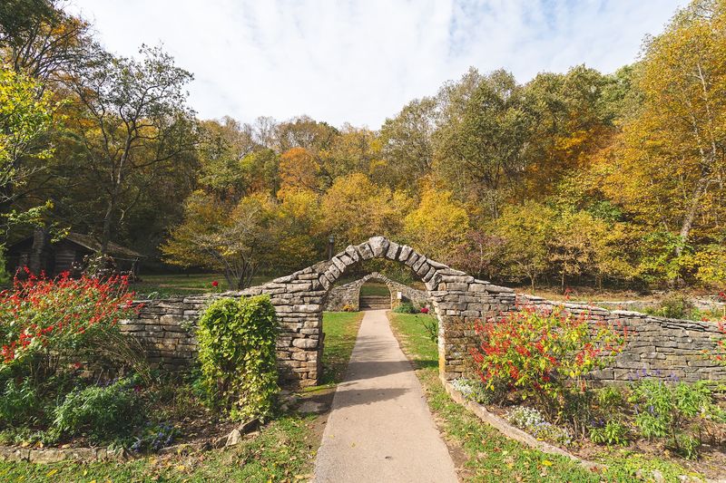 A Peaceful Natural Escape That Feels Genuinely Removed From Modern Life