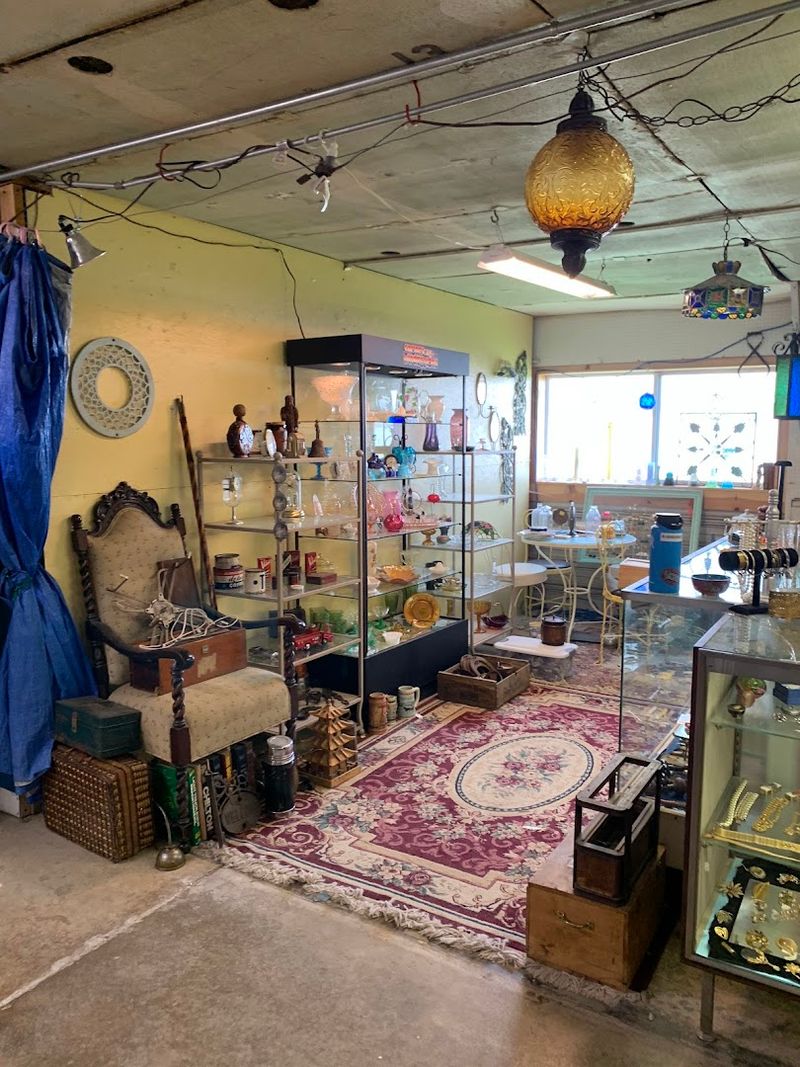 Fresh Flowers, Plants, and Outdoor Finds That Bring the Market to Life