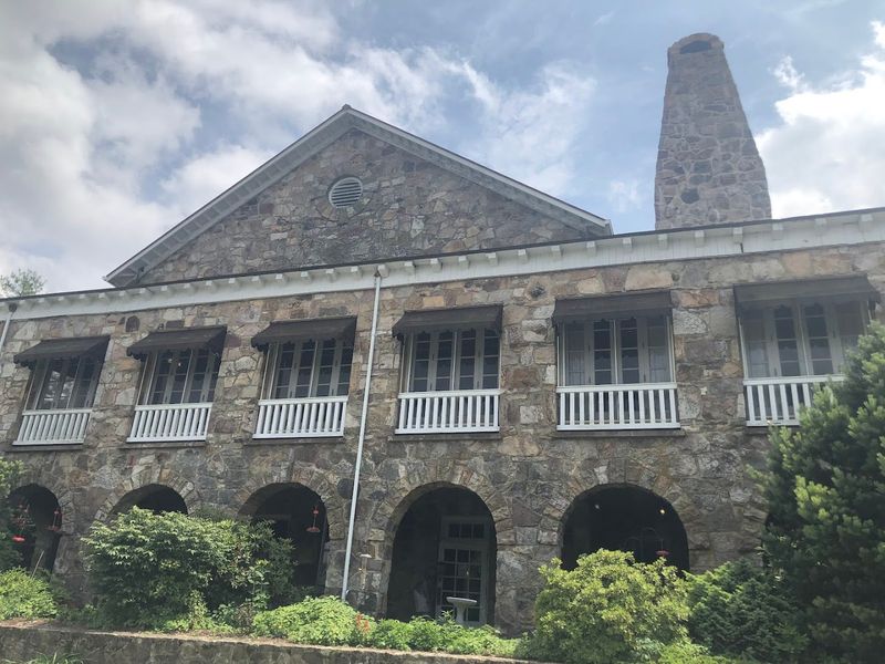 Mountain Lake Lodge: A Rustic Retreat With Real Character