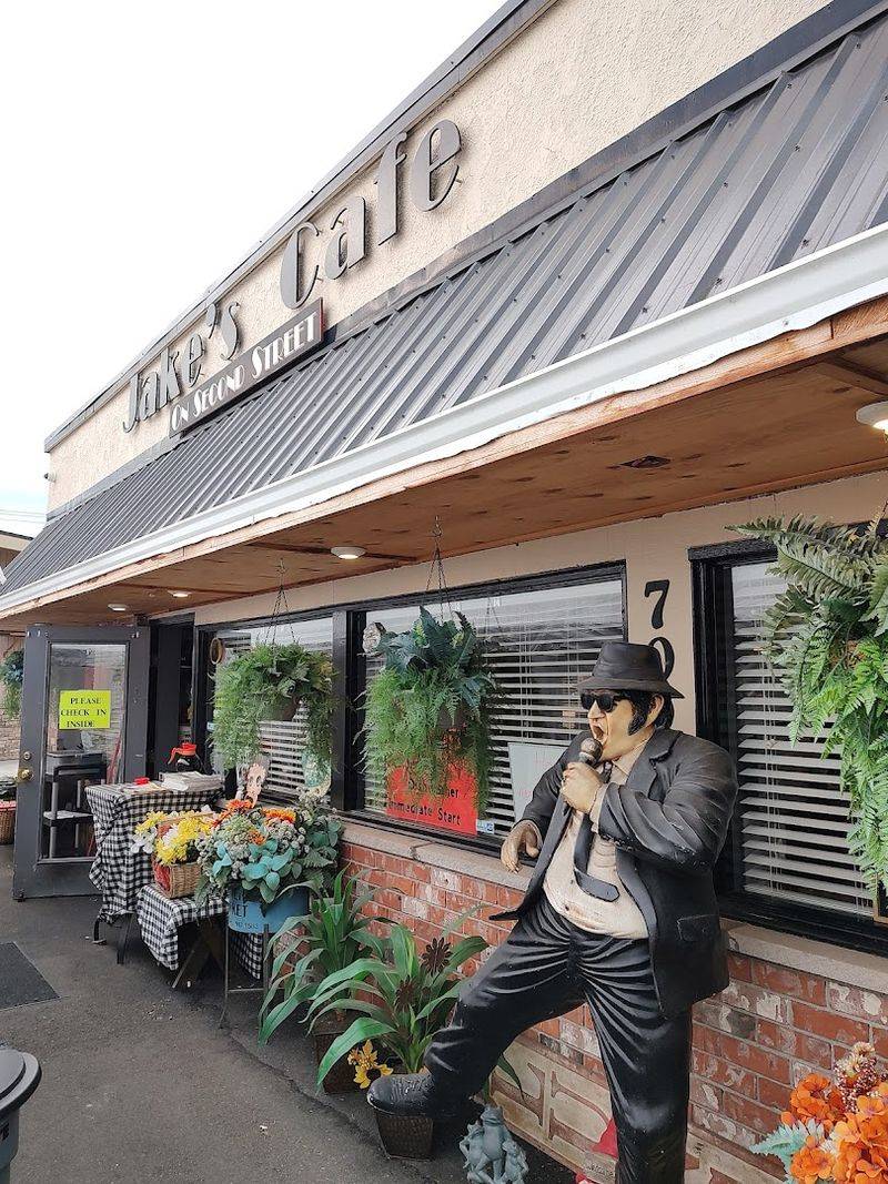 Lunch Plans Get Surprisingly Good In A Town Like This