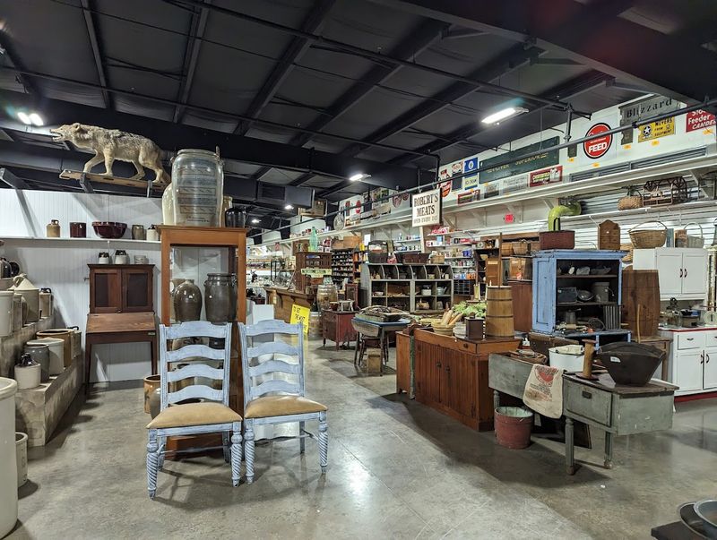 Vintage And Collectibles Corners That Reward Slow Scanning