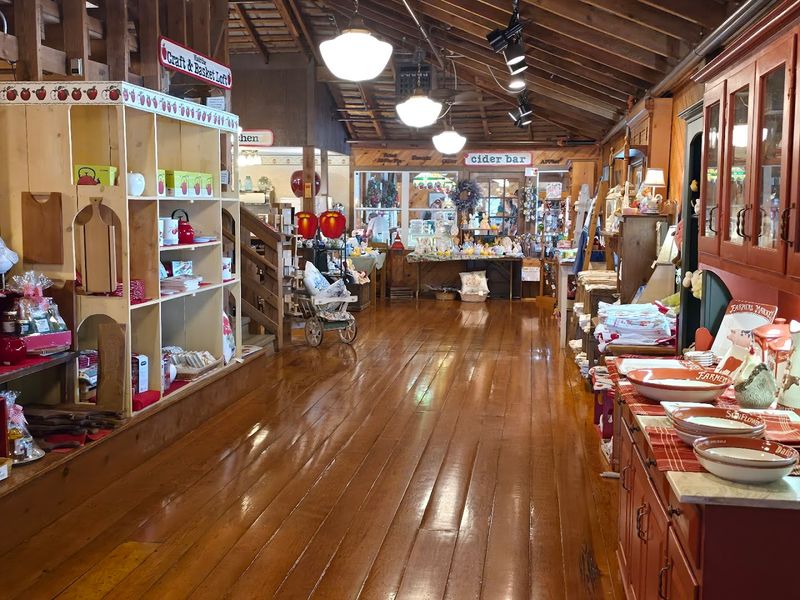 Old-Fashioned Goods That Fill Every Corner With Charm