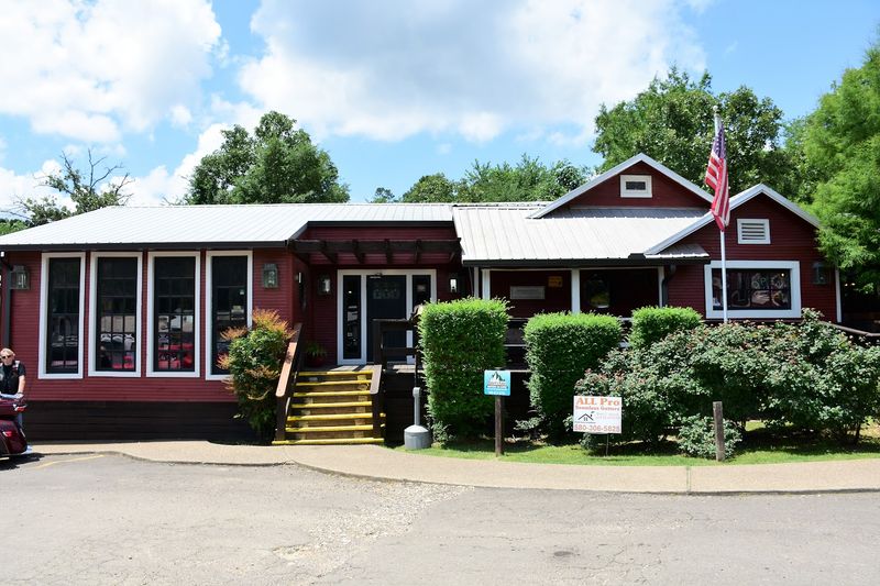 Why Broken Bow Makes This Restaurant Feel Even Better