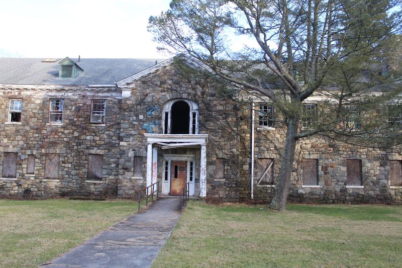 The New York Ruins Site That Still Feels Like A Ghost Campus