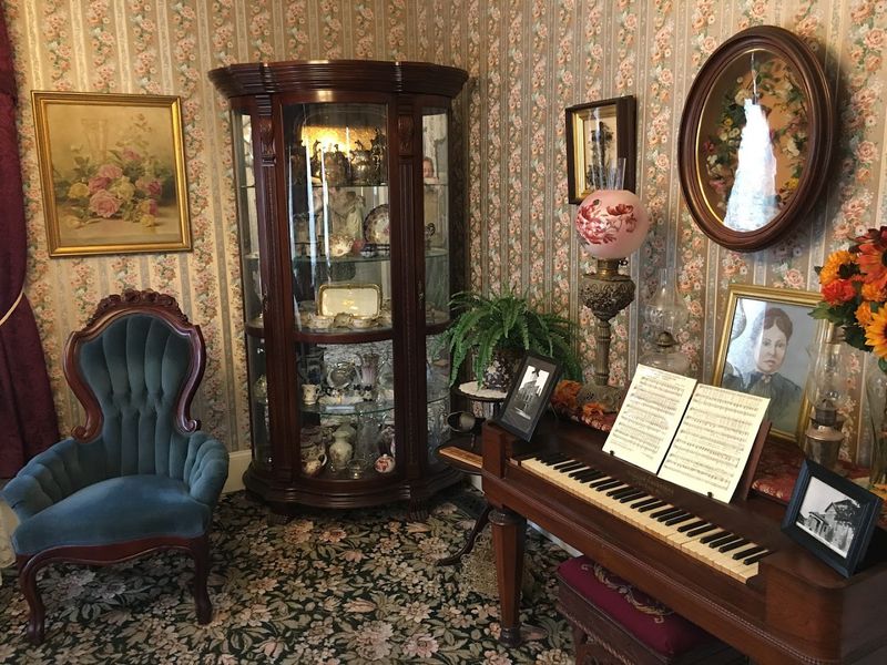 Photo Spots That Work Even When The House Is Busy