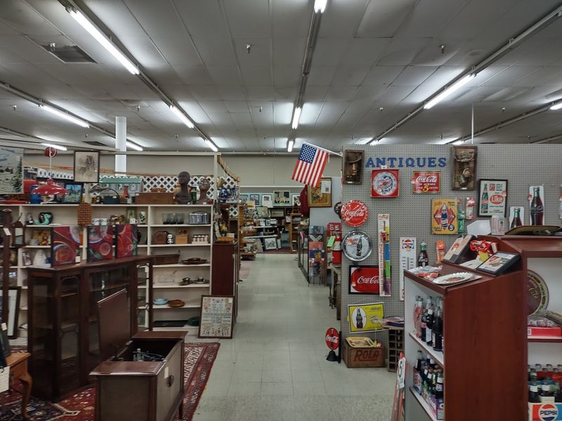 300 Plus Vendor Booths That Keep Every Turn Different