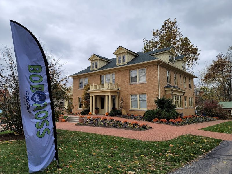 A Recreated 1980s Living Room That Feels Like Home