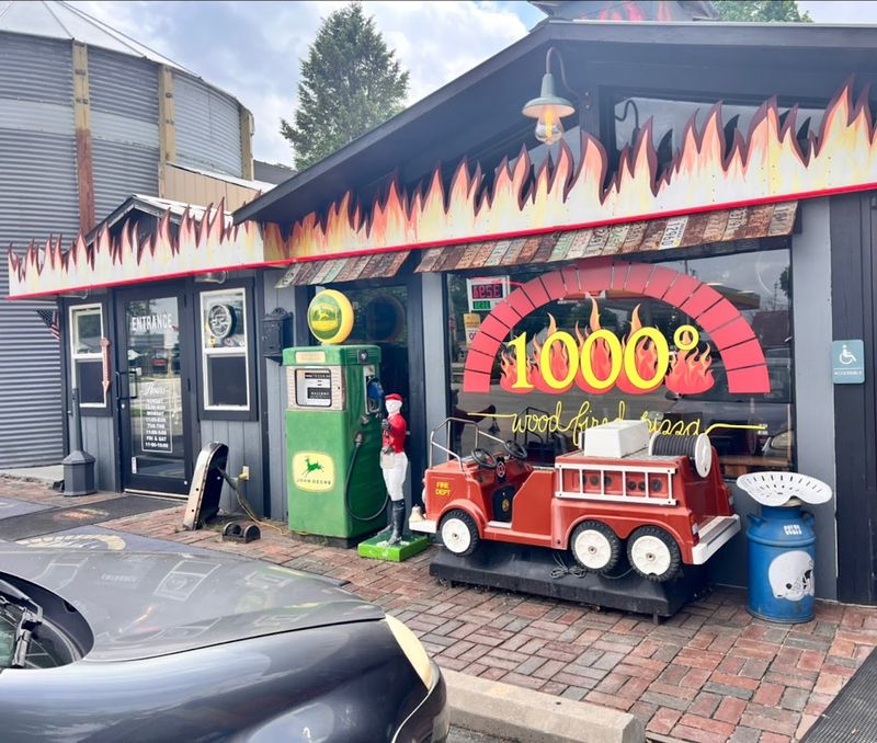 The Former Gas Station Building That Became a Retro Wonderland