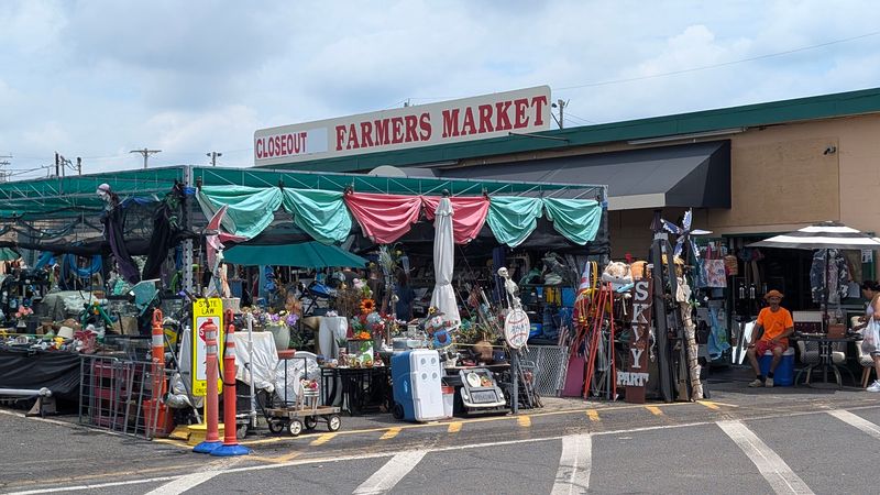 Antiques, Collectibles, and Vintage Finds for the Dedicated Browser