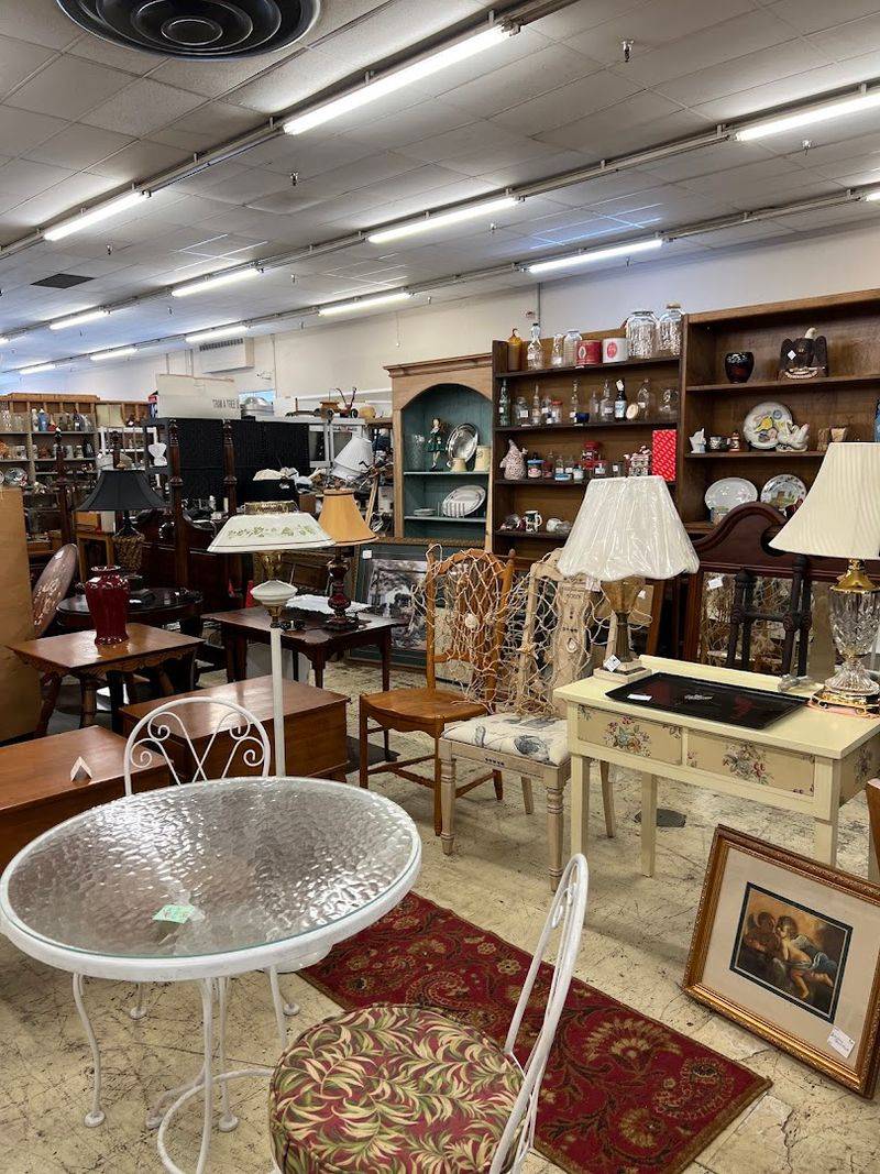 Vintage Furniture Zones That Turn Browsing Into A Plan