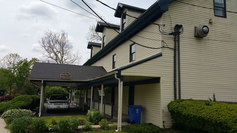 Seasonal Flea Markets That Bring Extra Energy to the Experience