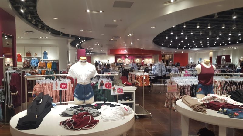 Last-Hour Sweep For Extra Markdowns And Final Scores