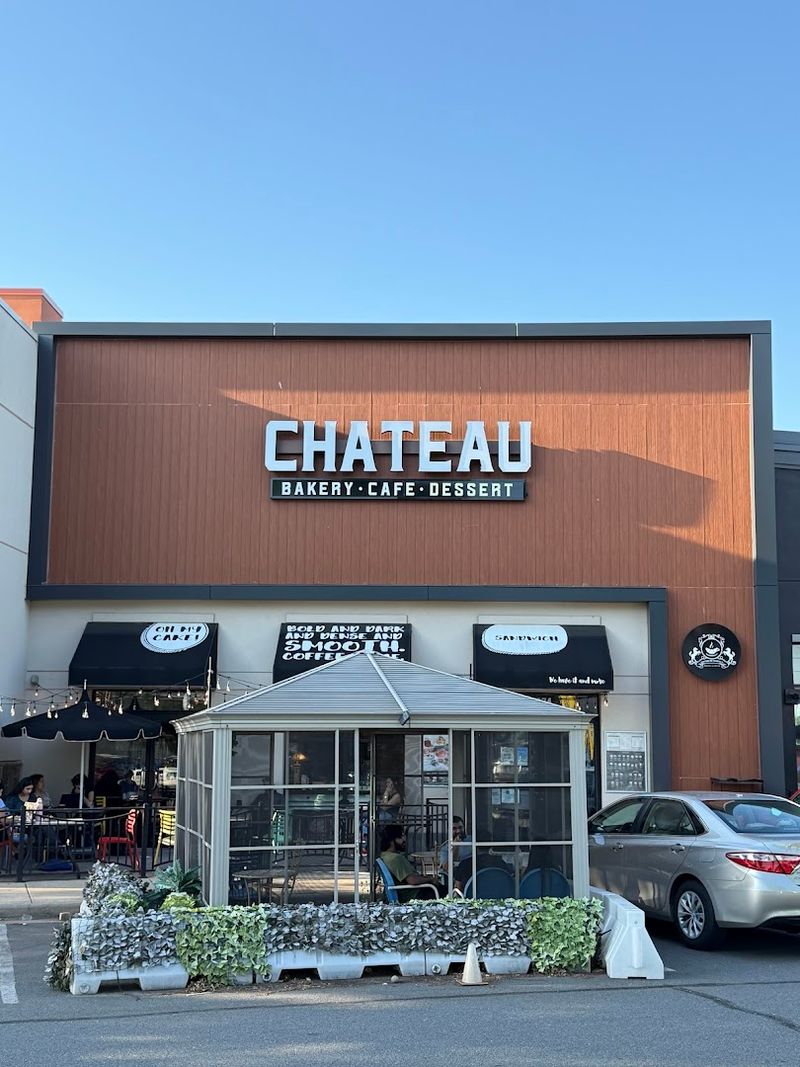 Finding Your Way to Chateau de Chantilly Cafe