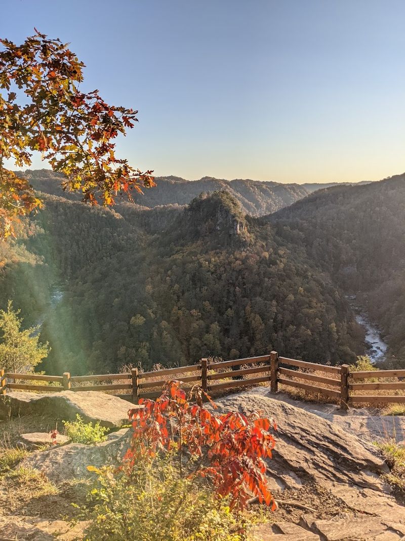The Rhododendron Lodge and Catawba Lodge: Sleep Above the Canyon