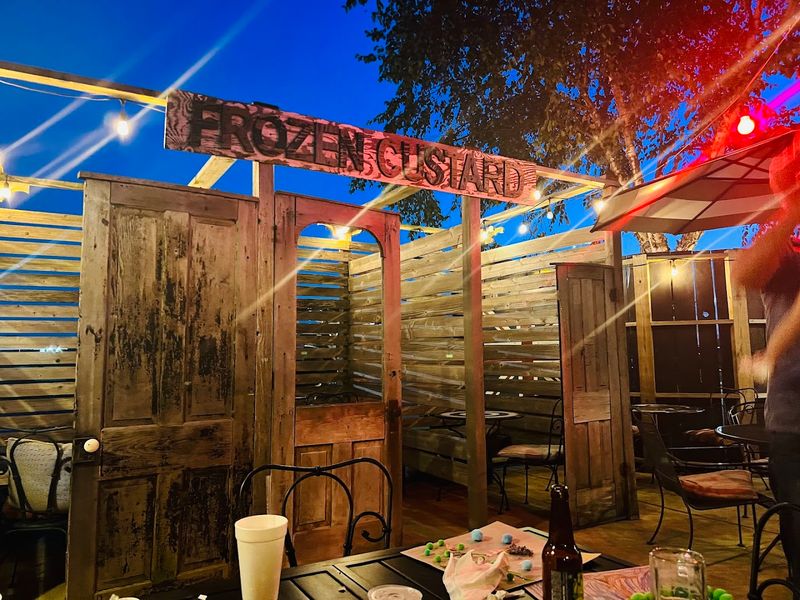 Outdoor Seating That Makes Warm Weather Dining a Pleasure