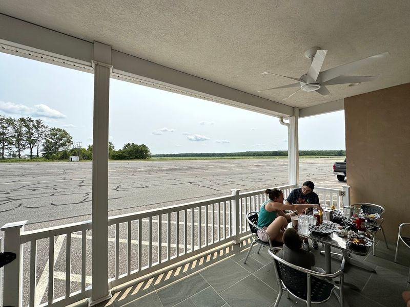 Plane Spotting at Its Most Accessible and Most Fun