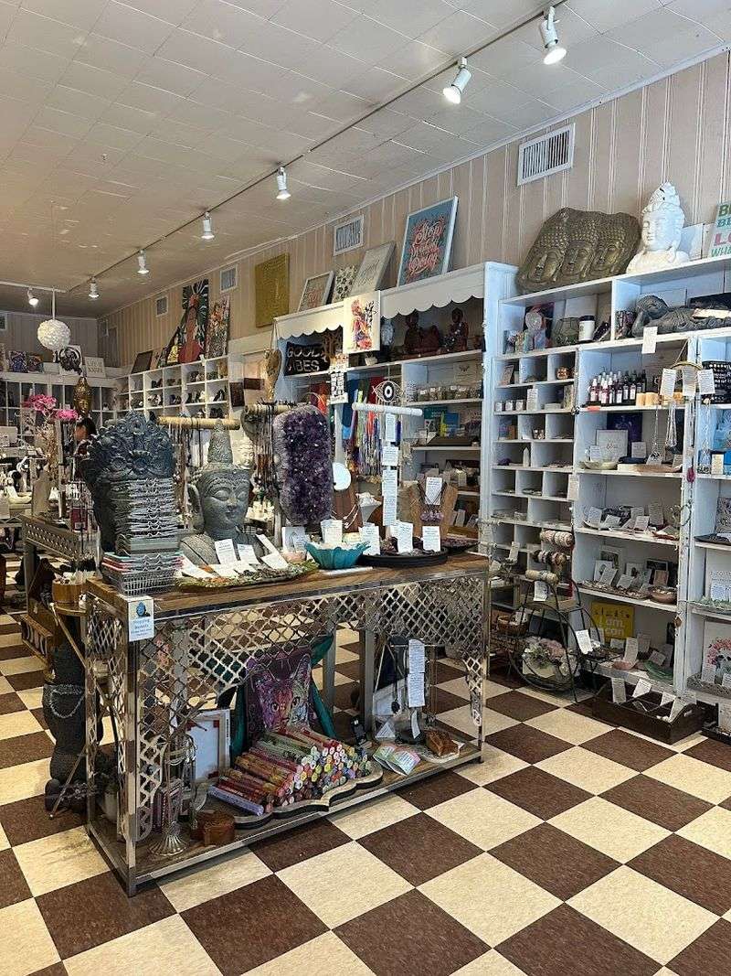 Rocky’s Crystals & Minerals