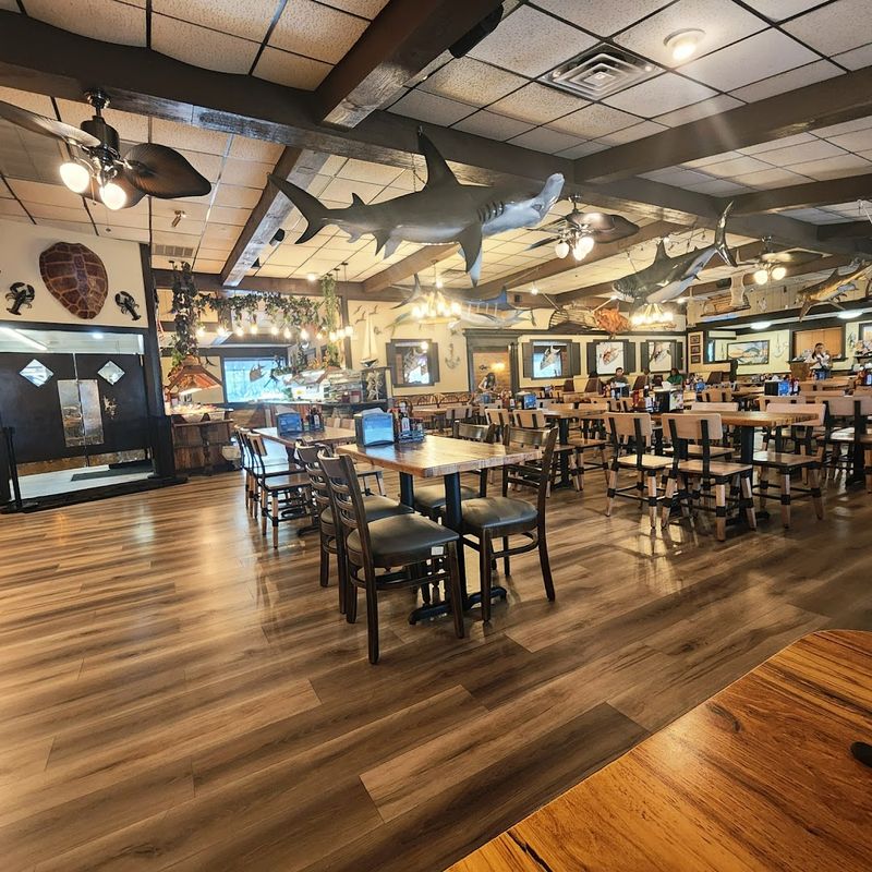 The Big Dining Room That Keeps The Energy Up