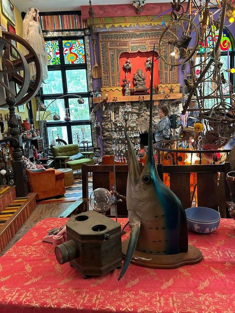 The Main House as a Cabinet of Curiosities