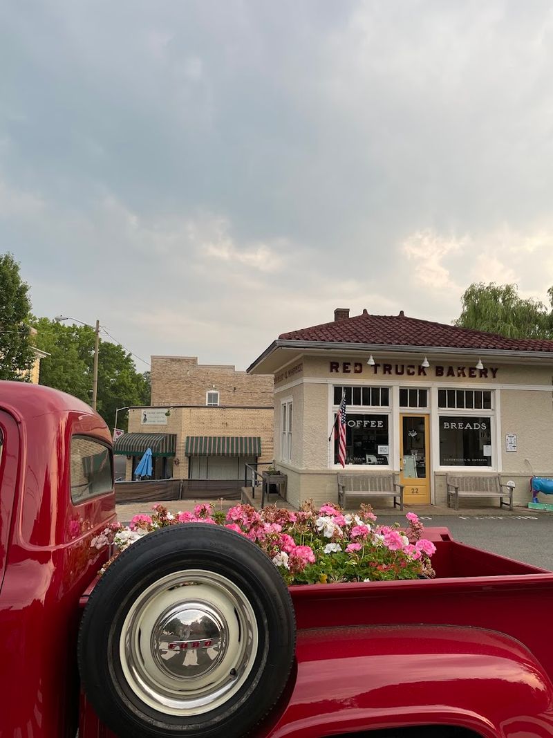 Old Town Warrenton: The Perfect Backdrop