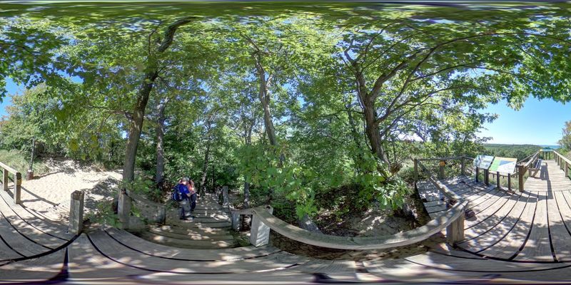 Nearby Restaurants and Cafes Make the Day Feel Complete