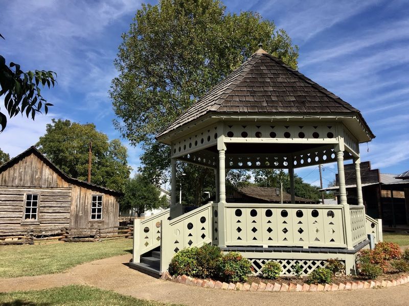 Edgewood, Texas: Tiny Town, Big Flavor