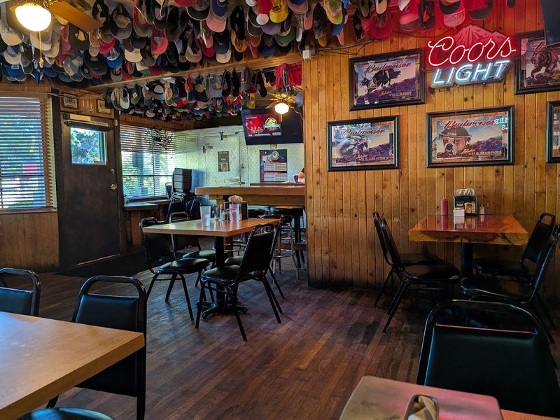 A Dining Room That Feels Like Somewhere Real