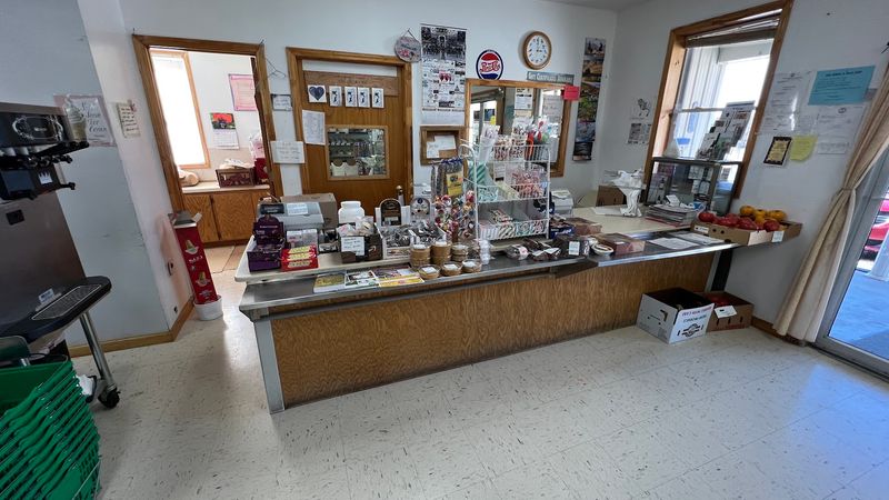 Hours And Sunday Closure That Shape How Locals Plan Their Week