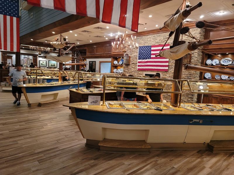 Line Strategy And Seating Rhythm When The Crowd Builds