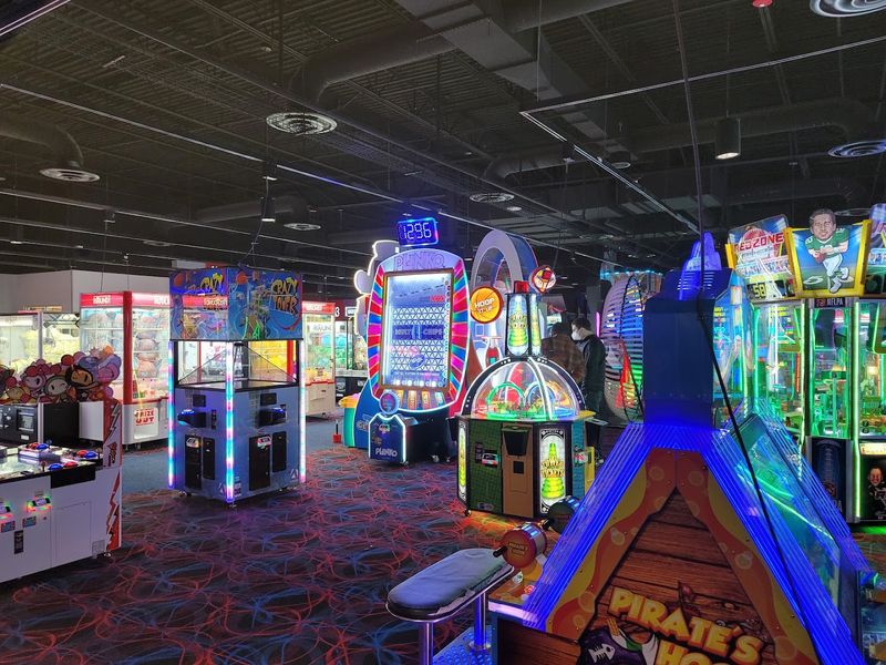 Round1 Bowling And Arcade Time Keeps The Loop Moving