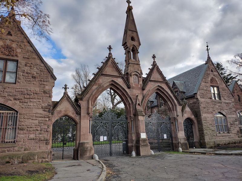 How to Plan Your Visit to Mount Pleasant Cemetery