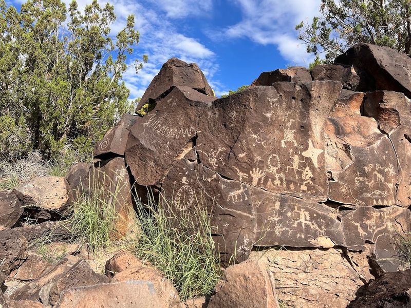 La Cieneguilla Petroglyphs (BLM) 