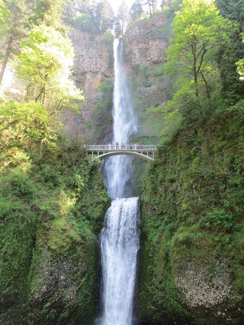 Pairing Vista House With Nearby Multnomah Falls