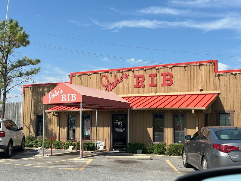 A Small Town Spot With a Surprisingly Long Reach