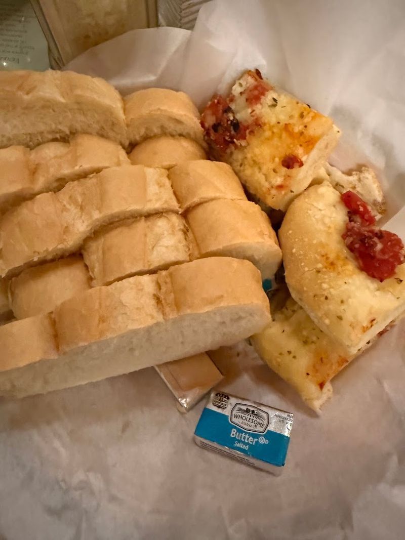 The Bread Basket That Sets the Tone Immediately