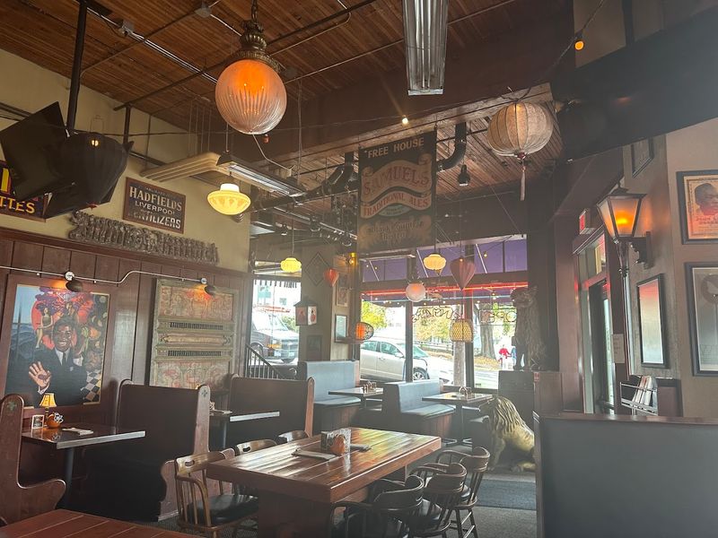 McMenamins Ringlers Pub, Portland, Oregon