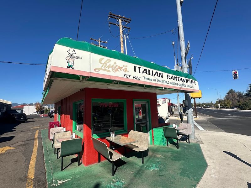 A Perfect Stop for Road Trippers Passing Through Southern Oregon